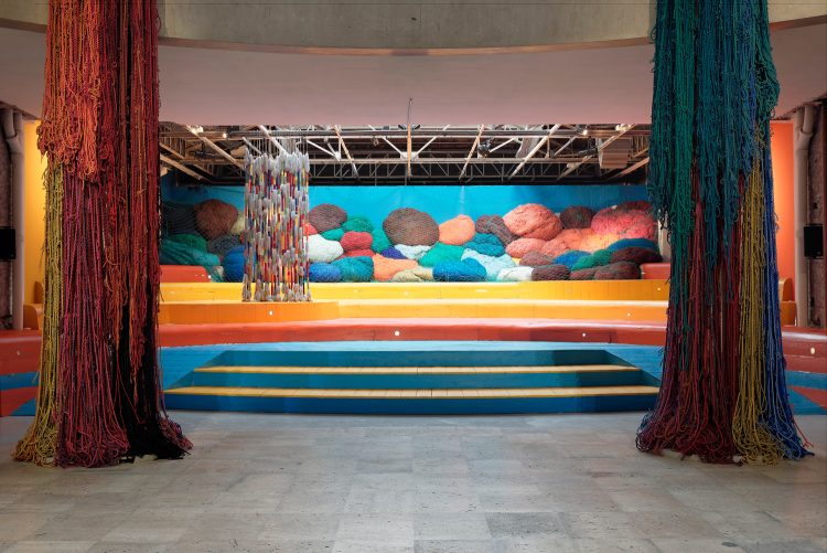 Sheila Hicks — AWARE Women artists / Femmes artistes
