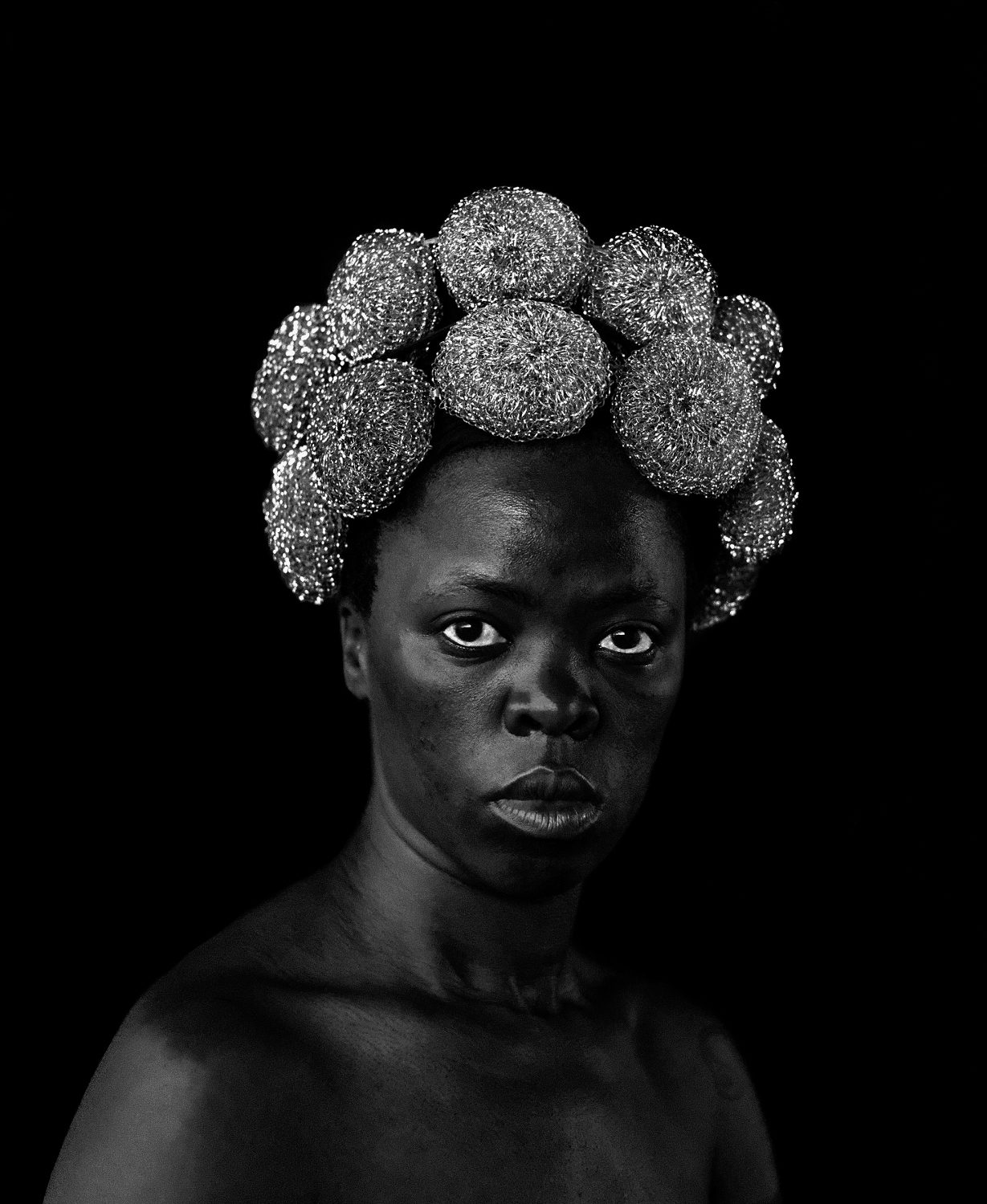 Zanele Muholi, portrait of a “dark lioness” - AWARE Artistes femmes / women artists