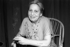 À la découverte de Ceija Stojka, artiste rom et rescapée des camps - AWARE Artistes femmes / women artists