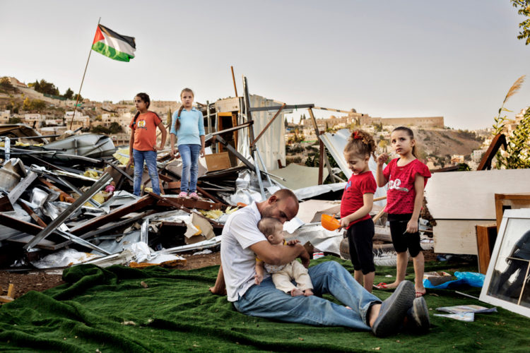 Décoloniser la photographie documentaire : le collectif Rawiya en Palestine - AWARE