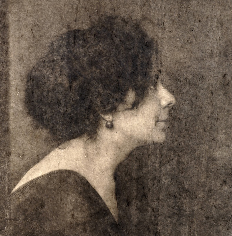 Olga  Máté — AWARE Women artists / Femmes artistes