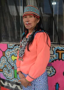 An invisible crown: the voice of Olinda Reshinjabe Silvano - AWARE Artistes femmes / women artists