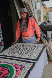 An invisible crown: the voice of Olinda Reshinjabe Silvano - AWARE Artistes femmes / women artists