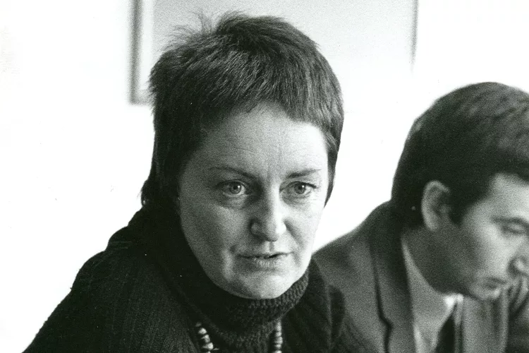 Renée Gailhoustet - AWARE
