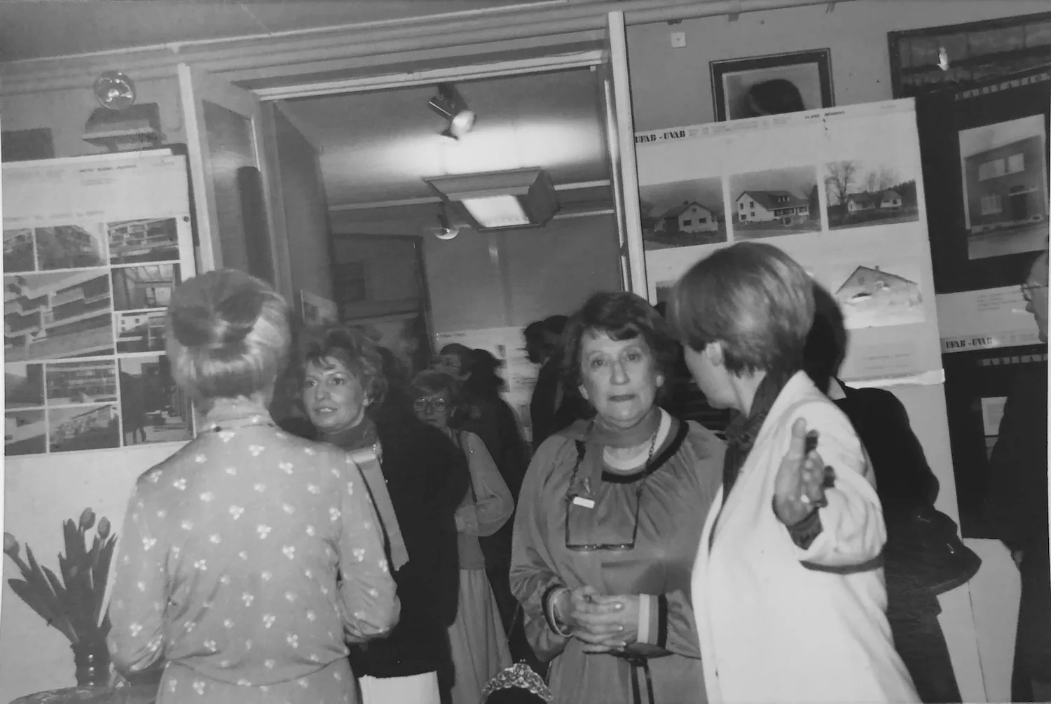 Twentieth-century Belgian networks and associations for women architects - AWARE