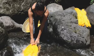 Les textiles comme instruments : le tissage autochtone et le travail de la mémoire - AWARE Artistes femmes / women artists