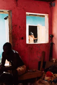 Terre-Mère : Carla Gueye auprès de Seyni Awa Camara - AWARE Artistes femmes / women artists