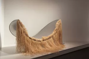 Terre-Mère : Carla Gueye auprès de Seyni Awa Camara - AWARE Artistes femmes / women artists