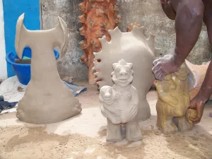 Terre-Mère : Carla Gueye auprès de Seyni Awa Camara - AWARE Artistes femmes / women artists