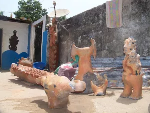 Terre-Mère : Carla Gueye auprès de Seyni Awa Camara - AWARE Artistes femmes / women artists