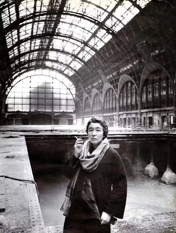 Gae Aulenti - AWARE
