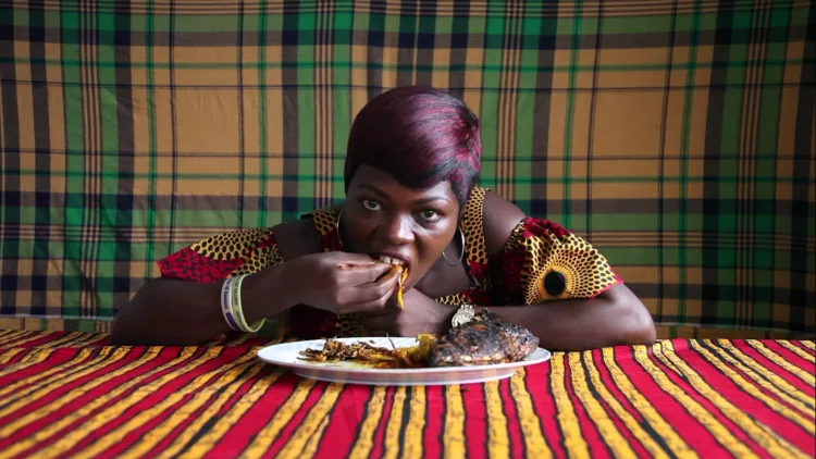 Ils empoisonnent ta nourriture et ils t’expliquent encore comment la manger : Table Manners de Zina Saro-Wiwa - AWARE