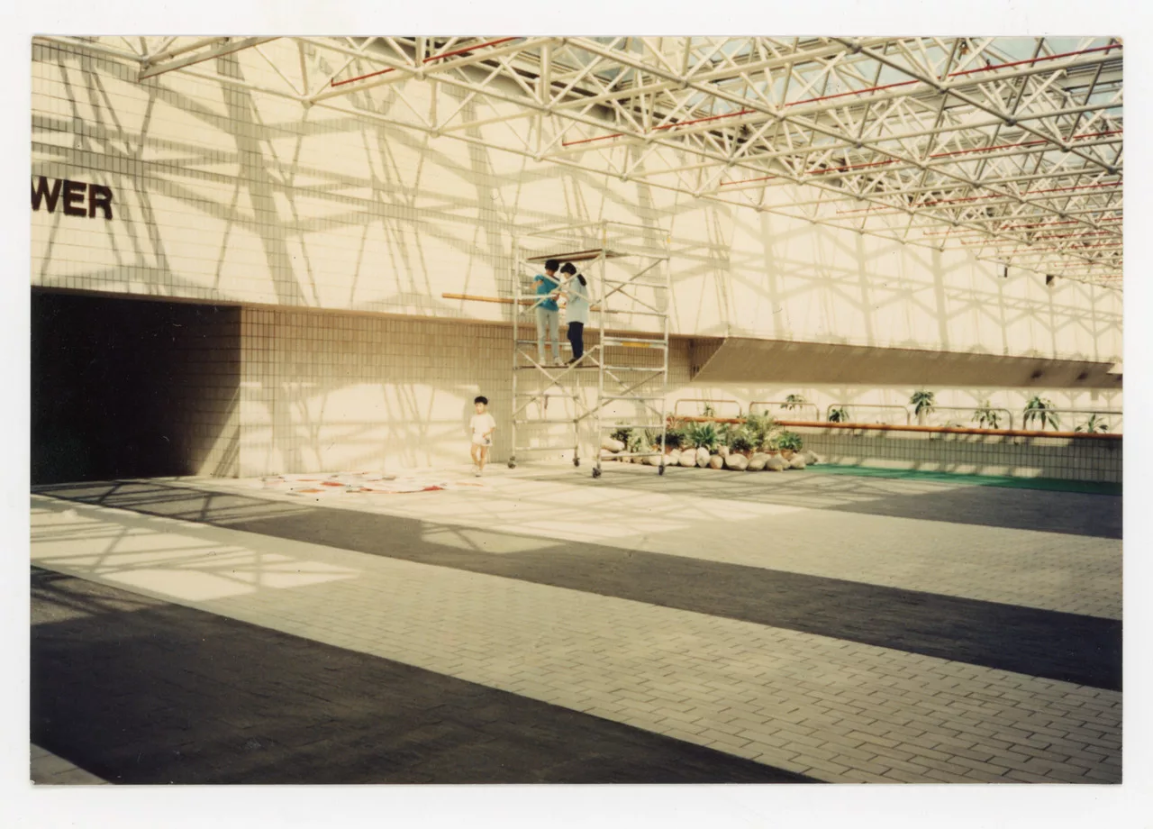 Publics readymade et espaces readymade : 5th Passage - AWARE